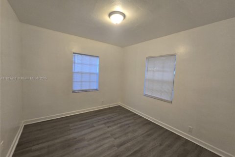 Commercial property in Miami, Florida 137.96 sq.m. № 1799665 - photo 27