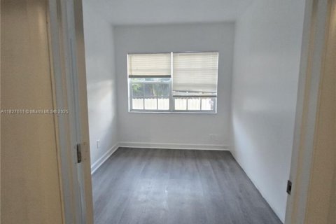 Commercial property in Miami, Florida 137.96 sq.m. № 1799665 - photo 29