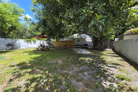 Immobilier commercial à vendre à Miami, Floride: 137.96 m2 № 1799665 - photo 6