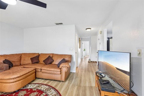 Condo in Ocala, Florida, 2 bedrooms № 2396262 - photo 5