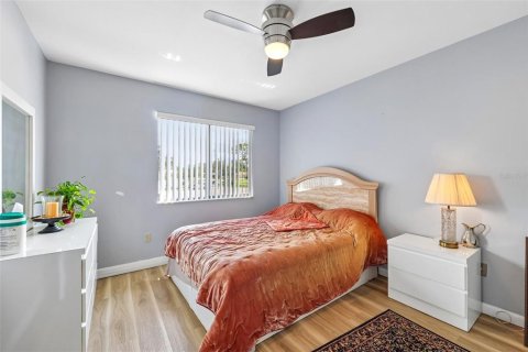 Condo in Ocala, Florida, 2 bedrooms № 2396262 - photo 12
