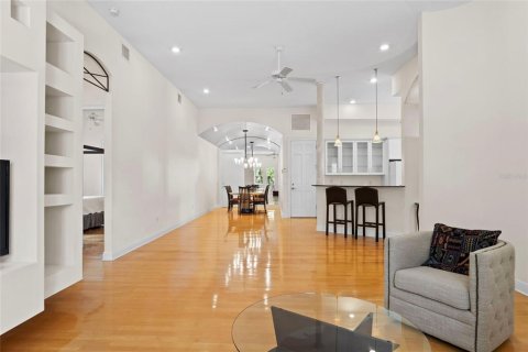 Dúplex en venta en Orlando, Florida, 3 dormitorios, 189.8 m2 № 1750503 - foto 7