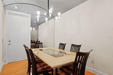 Dúplex en venta en Orlando, Florida, 3 dormitorios, 189.8 m2 № 1750503 - foto 19
