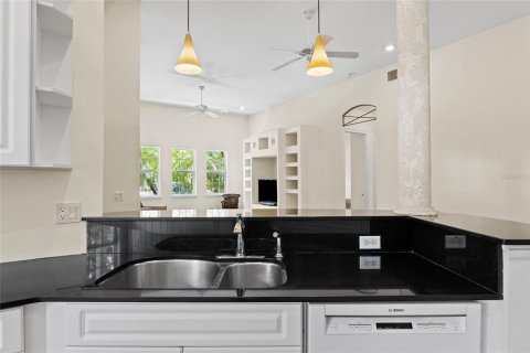 Dúplex en venta en Orlando, Florida, 3 dormitorios, 189.8 m2 № 1750503 - foto 15