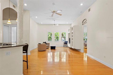 Dúplex en venta en Orlando, Florida, 3 dormitorios, 189.8 m2 № 1750503 - foto 10