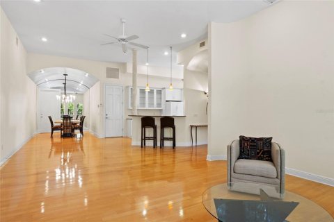 Dúplex en venta en Orlando, Florida, 3 dormitorios, 189.8 m2 № 1750503 - foto 9