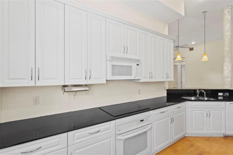 Dúplex en venta en Orlando, Florida, 3 dormitorios, 189.8 m2 № 1750503 - foto 14