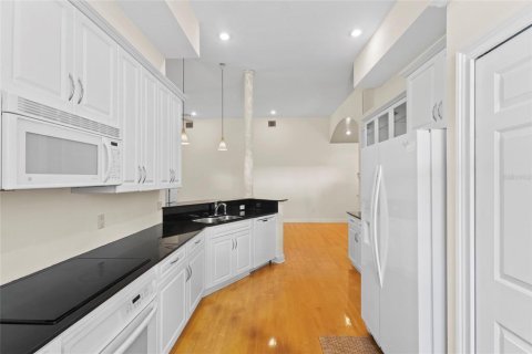 Dúplex en venta en Orlando, Florida, 3 dormitorios, 189.8 m2 № 1750503 - foto 17