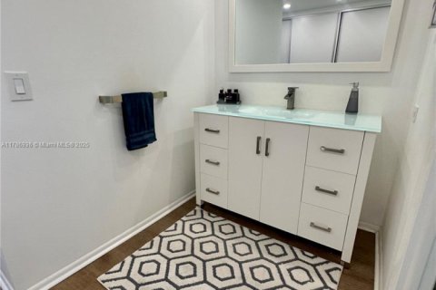 Condo in Key Biscayne, Florida, 2 bedrooms  № 1731523 - photo 10