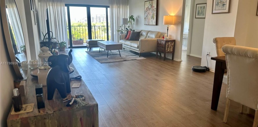Condo in Key Biscayne, Florida, 2 bedrooms № 1731523