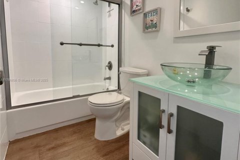 Condo in Key Biscayne, Florida, 2 bedrooms  № 1731523 - photo 13