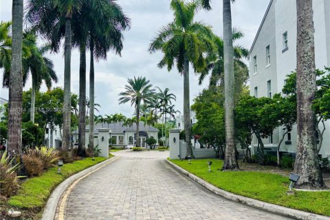 Copropriété à louer à Pembroke Pines, Floride: 3 chambres, 98.29 m2 № 2003739 - photo 2