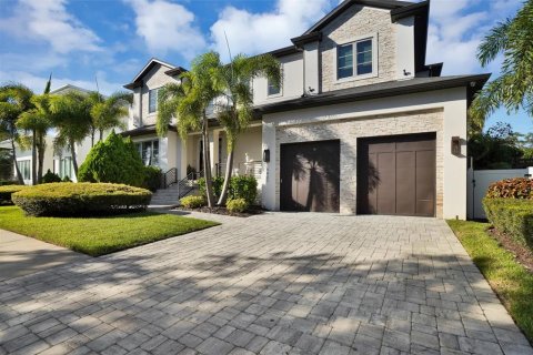 Villa ou maison à vendre à Tampa, Floride: 4 chambres, 477.33 m2 № 2427607 - photo 3