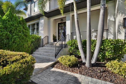 Villa ou maison à vendre à Tampa, Floride: 4 chambres, 477.33 m2 № 2427607 - photo 4