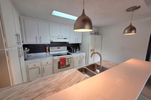 Купить таунхаус в Майами-Лейкс, Флорида 2 спальни, 90.3м2, № 2008959 - фото 8