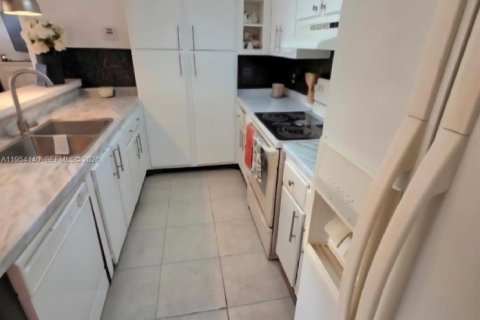 Купить таунхаус в Майами-Лейкс, Флорида 2 спальни, 90.3м2, № 2008959 - фото 7