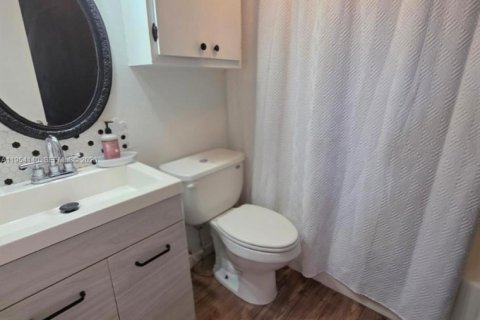 Townhouse in Miami Lakes, Florida 2 bedrooms, 90.3 sq.m. № 2008959 - photo 16