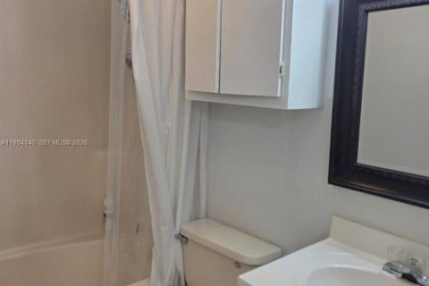 Купить таунхаус в Майами-Лейкс, Флорида 2 спальни, 90.3м2, № 2008959 - фото 12