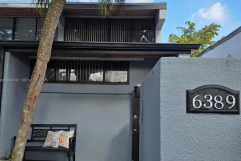 Купить таунхаус в Майами-Лейкс, Флорида 2 спальни, 90.3м2, № 2008959 - фото 3