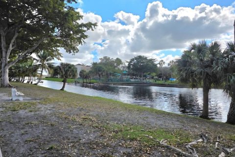 Купить таунхаус в Майами-Лейкс, Флорида 2 спальни, 90.3м2, № 2008959 - фото 2