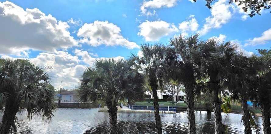 Таунхаус в Майами-Лейкс, Флорида 2 спальни, 90.3м2 № 2008959