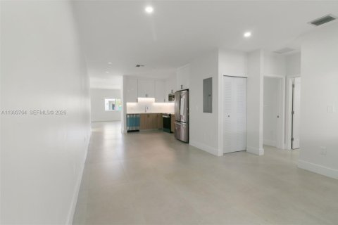 Adosado en alquiler en Miami, Florida, 3 dormitorios, 131.74 m2 № 2055487 - foto 5