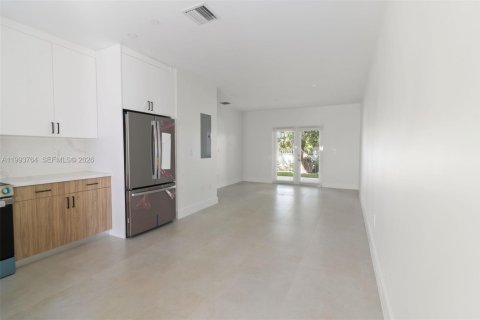 Adosado en alquiler en Miami, Florida, 3 dormitorios, 131.74 m2 № 2055487 - foto 6