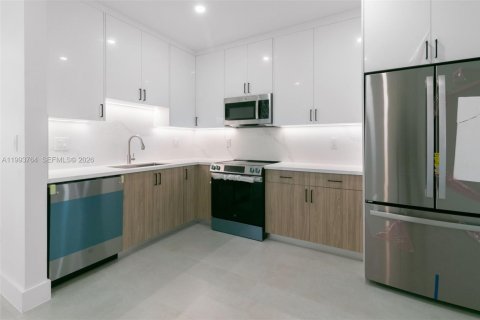 Adosado en alquiler en Miami, Florida, 3 dormitorios, 131.74 m2 № 2055487 - foto 7