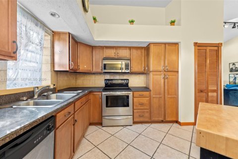 Touwnhouse à vendre à Tamarac, Floride: 2 chambres, 118.91 m2 № 2079936 - photo 5