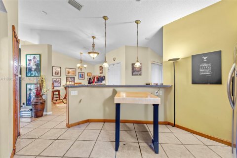 Touwnhouse à vendre à Tamarac, Floride: 2 chambres, 118.91 m2 № 2079936 - photo 11