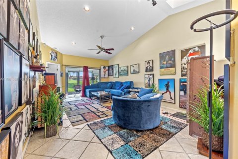 Touwnhouse à vendre à Tamarac, Floride: 2 chambres, 118.91 m2 № 2079936 - photo 14