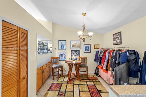 Touwnhouse à vendre à Tamarac, Floride: 2 chambres, 118.91 m2 № 2079936 - photo 12