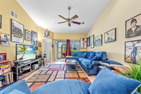 Touwnhouse à vendre à Tamarac, Floride: 2 chambres, 118.91 m2 № 2079936 - photo 15