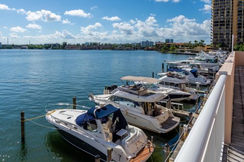 Condo in Sunny Isles Beach, Florida  № 1859611 - photo 27