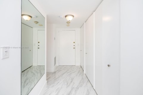 Condo in Sunny Isles Beach, Florida  № 1859611 - photo 23
