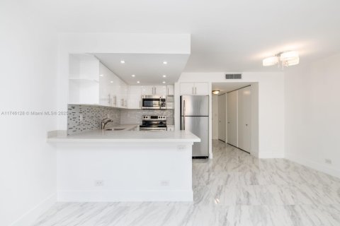 Condo in Sunny Isles Beach, Florida  № 1859611 - photo 12