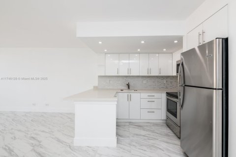 Condo in Sunny Isles Beach, Florida  № 1859611 - photo 18