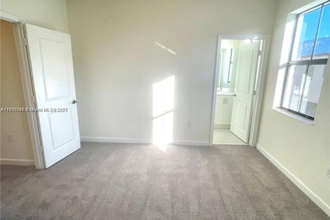 Adosado en venta en Hialeah, Florida, 3 dormitorios, 127.83 m2 № 2019724 - foto 20