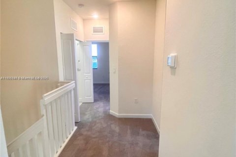Adosado en venta en Hialeah, Florida, 3 dormitorios, 127.83 m2 № 2019724 - foto 16