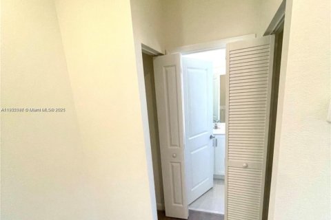 Adosado en venta en Hialeah, Florida, 3 dormitorios, 127.83 m2 № 2019724 - foto 23