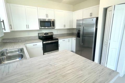 Adosado en venta en Hialeah, Florida, 3 dormitorios, 127.83 m2 № 2019724 - foto 10