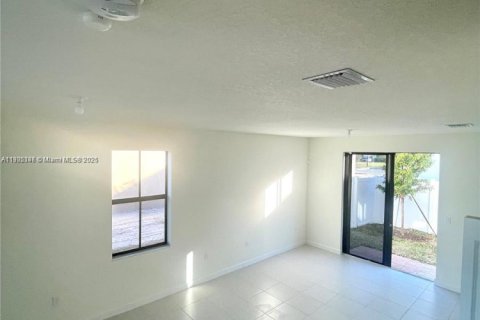 Adosado en venta en Hialeah, Florida, 3 dormitorios, 127.83 m2 № 2019724 - foto 7