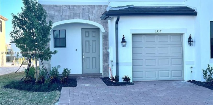 Adosado en Hialeah, Florida 3 dormitorios, 127.83 m2 № 2019724