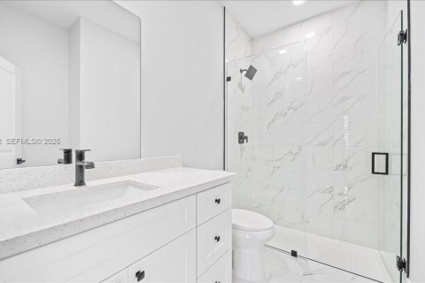 House in Cape Coral, Florida 3 bedrooms, 126.16 sq.m. № 2031443 - photo 8