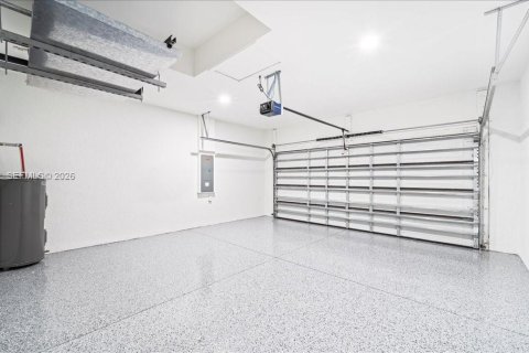 House in Cape Coral, Florida 3 bedrooms, 126.16 sq.m. № 2031443 - photo 18