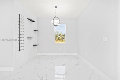 House in Cape Coral, Florida 3 bedrooms, 126.16 sq.m. № 2031443 - photo 16