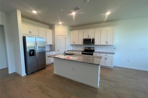 Casa en venta en Haines City, Florida, 4 dormitorios, 163.32 m2 № 1885810 - foto 2