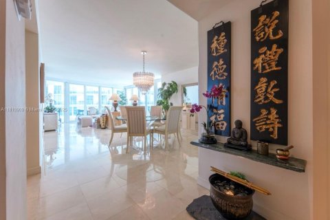 Copropriété à vendre à Miami, Floride: 2 chambres, 192.31 m2 № 1888857 - photo 12