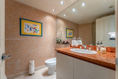 Copropriété à vendre à Miami, Floride: 2 chambres, 192.31 m2 № 1888857 - photo 17