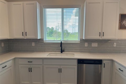 Villa ou maison à louer à Parrish, Floride: 3 chambres, 196.21 m2 № 2383379 - photo 10